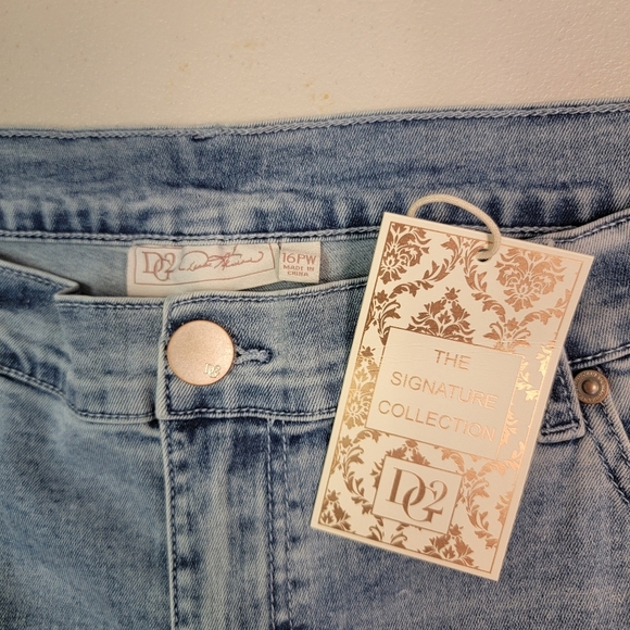 dg2 by diane gilman Light Wash Blue Jeans Jewel Embellishments Size 16PW - Picture 5 of 7